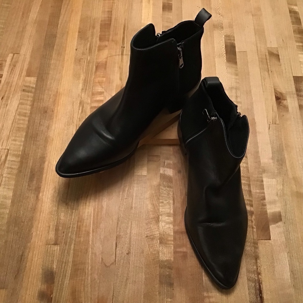Fabianelli Made in Italy black leather pointy toe side zip block heel boots. S 8